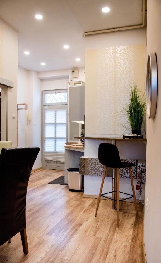 Molnar Apartment Cozy City Center Retreat For 2 Ac & Perfect Location! Boedapest Buitenkant foto
