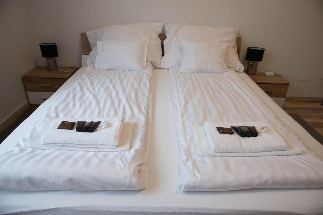 Molnar Apartment Cozy City Center Retreat For 2 Ac & Perfect Location! Boedapest Buitenkant foto