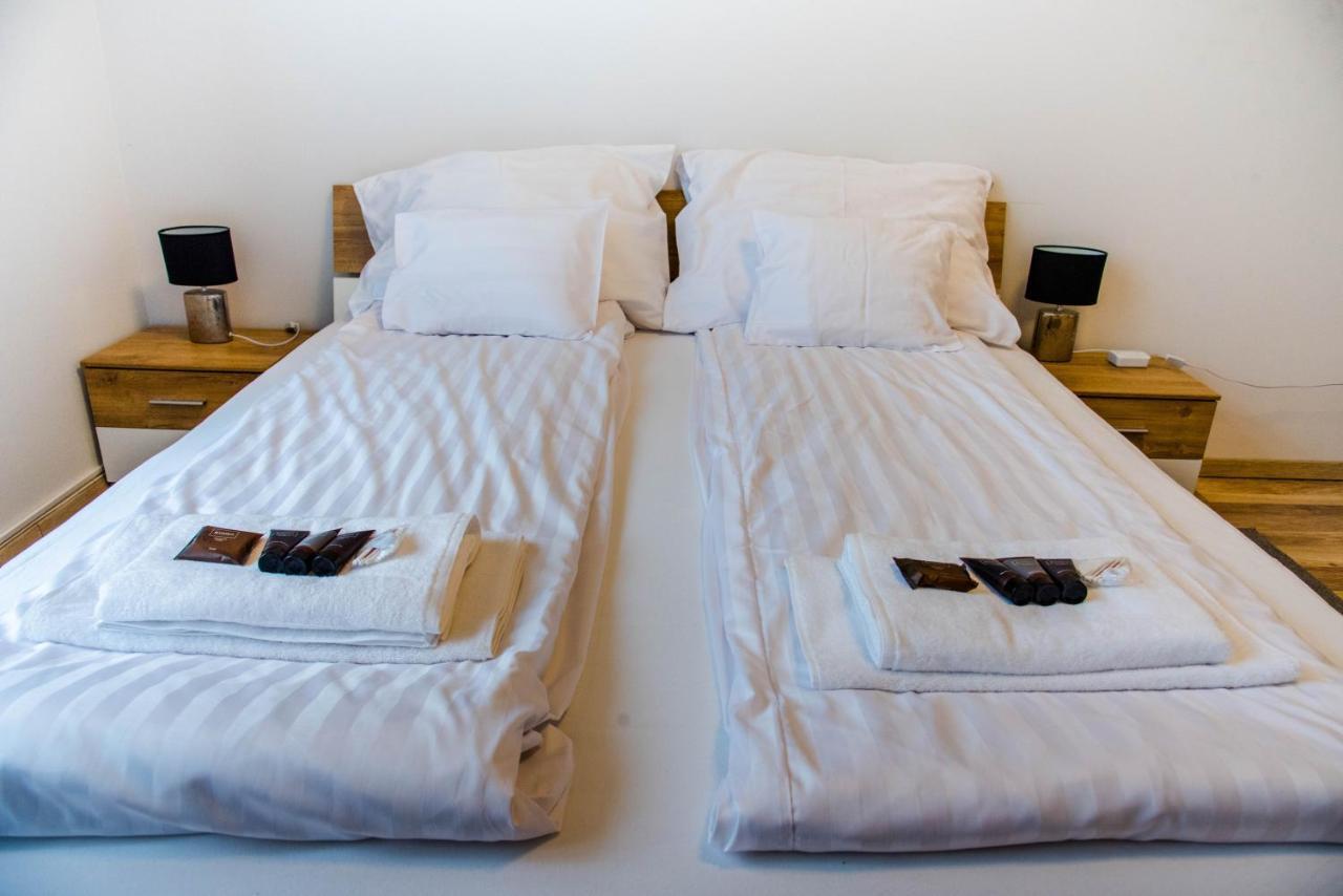 Molnar Apartment Cozy City Center Retreat For 2 Ac & Perfect Location! Boedapest Buitenkant foto