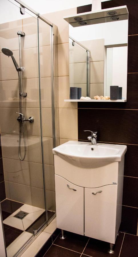 Molnar Apartment Cozy City Center Retreat For 2 Ac & Perfect Location! Boedapest Buitenkant foto