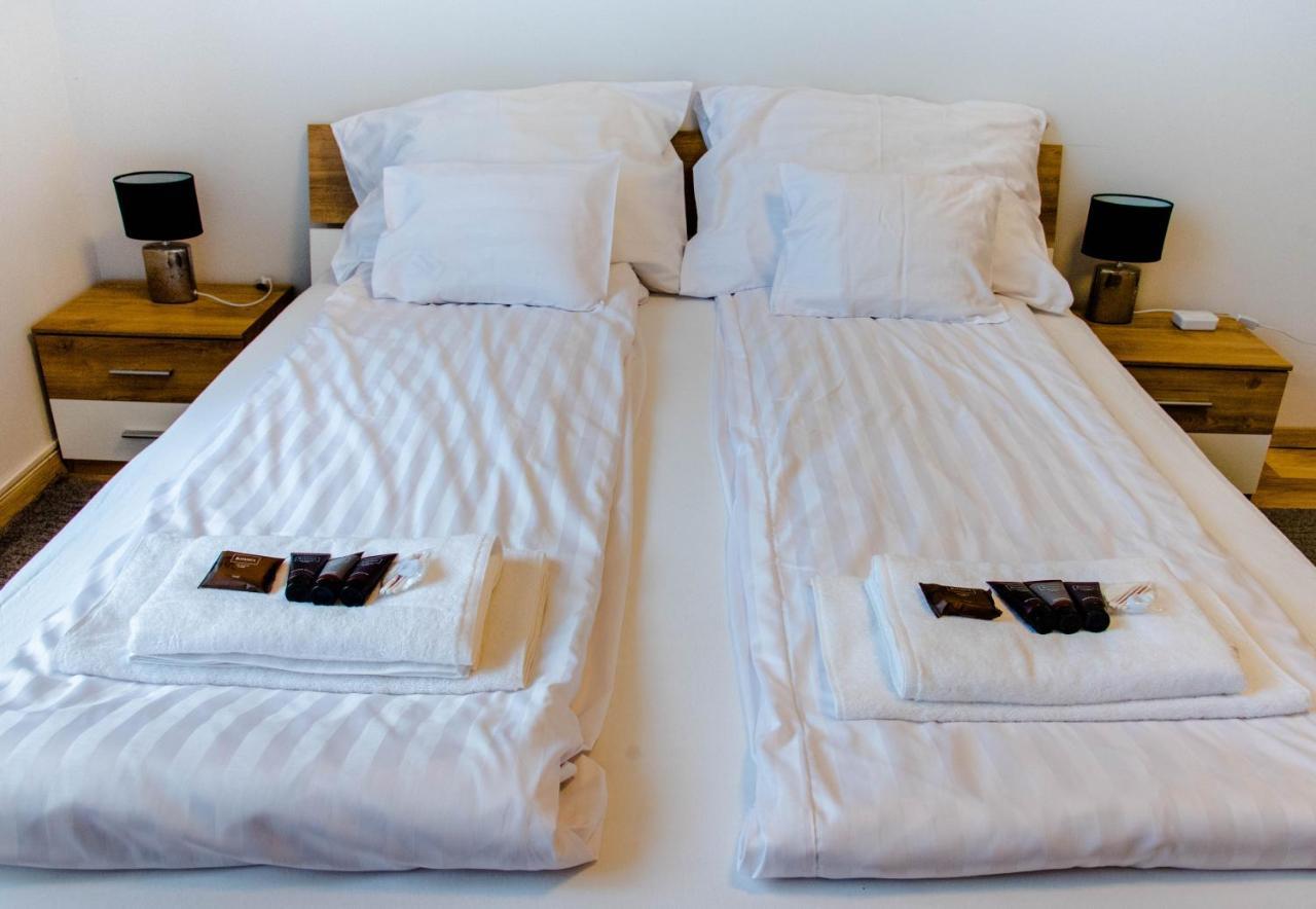 Molnar Apartment Cozy City Center Retreat For 2 Ac & Perfect Location! Boedapest Buitenkant foto