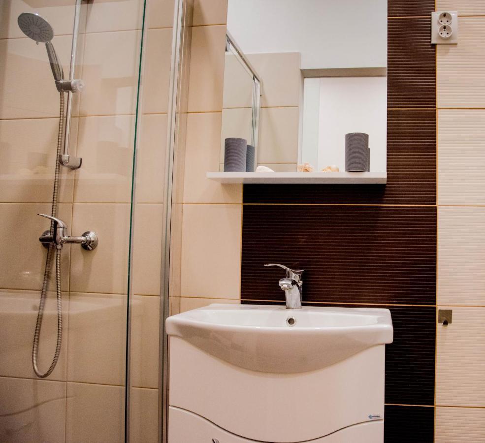 Molnar Apartment Cozy City Center Retreat For 2 Ac & Perfect Location! Boedapest Buitenkant foto