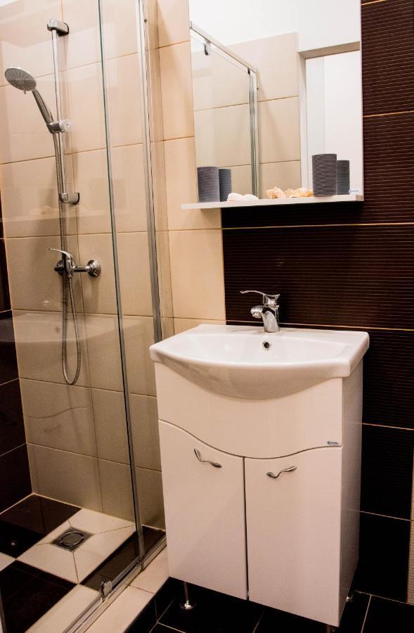 Molnar Apartment Cozy City Center Retreat For 2 Ac & Perfect Location! Boedapest Buitenkant foto
