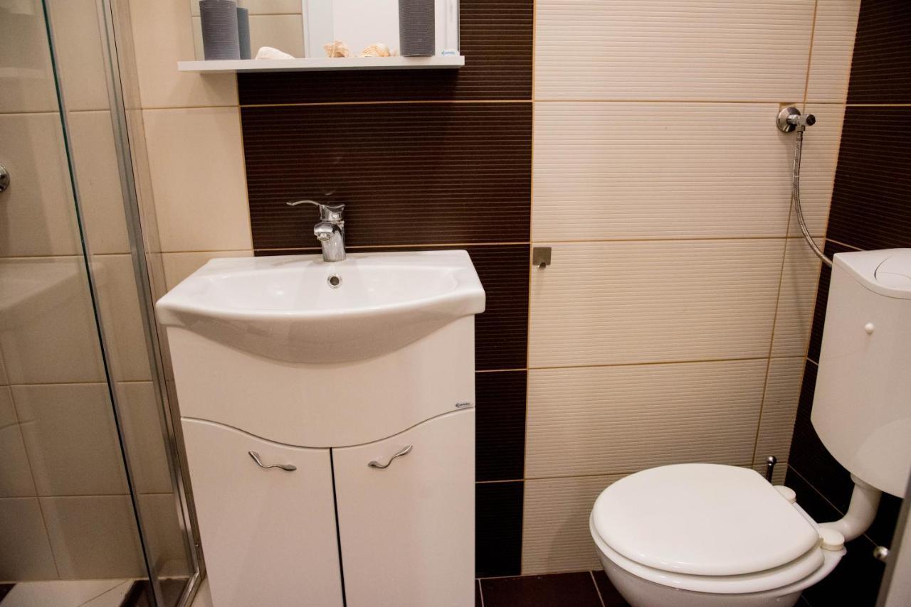 Molnar Apartment Cozy City Center Retreat For 2 Ac & Perfect Location! Boedapest Buitenkant foto