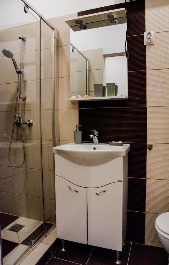Molnar Apartment Cozy City Center Retreat For 2 Ac & Perfect Location! Boedapest Buitenkant foto