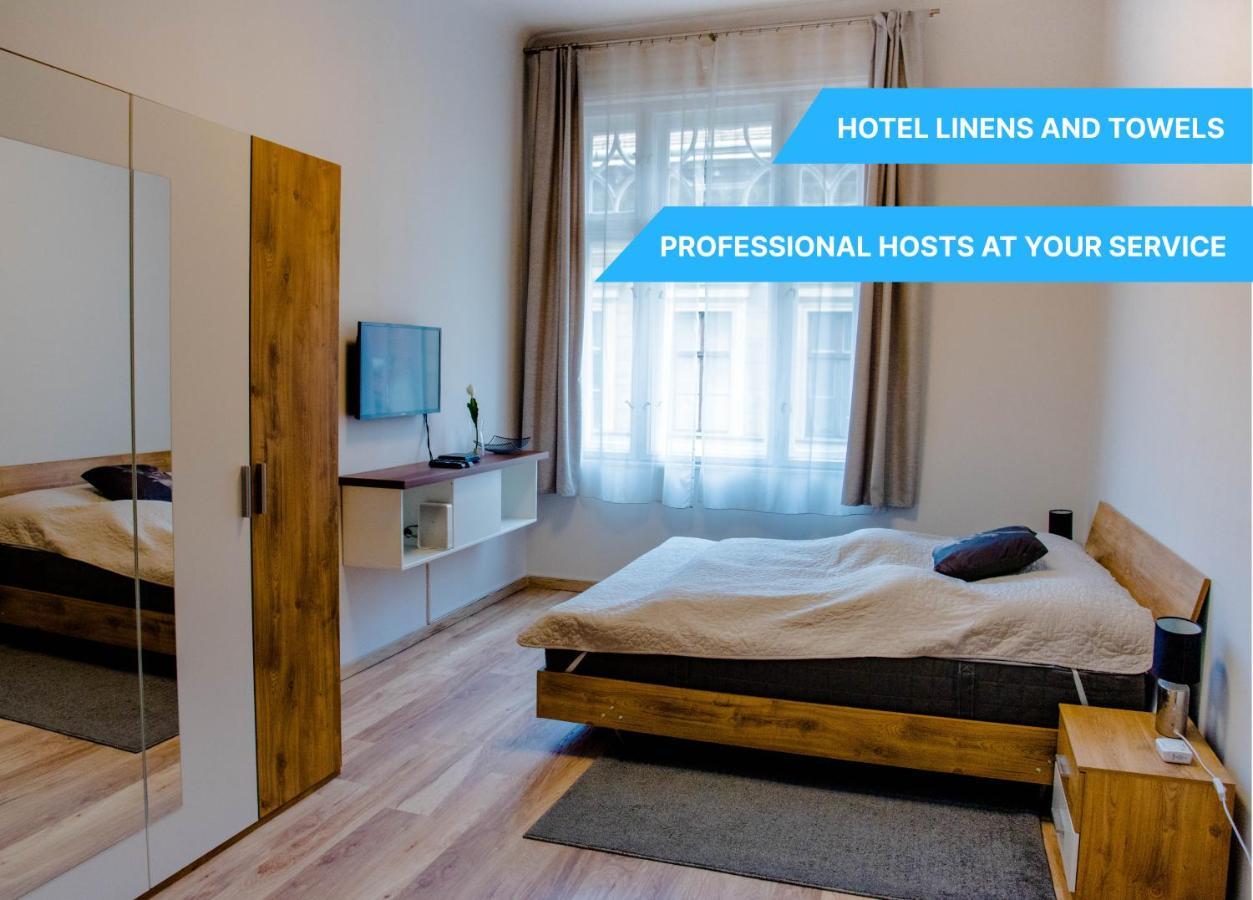 Molnar Apartment Cozy City Center Retreat For 2 Ac & Perfect Location! Boedapest Buitenkant foto